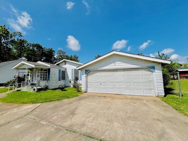 438 Atkins St, Sulphur Springs, TX 75482 - ranch-style house with a front yard and a garage