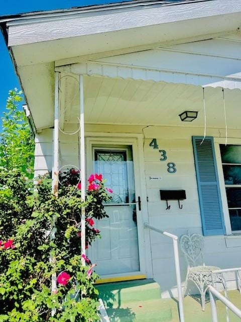 438 Atkins St, Sulphur Springs, TX 75482 - property entrance with a porch