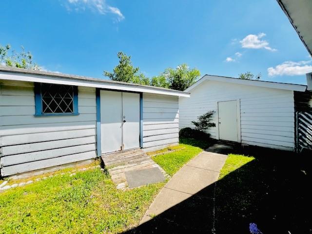 438 Atkins St, Sulphur Springs, TX 75482 - view of outdoor structure featuring an outbuilding and entry steps