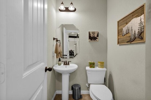 8450 Old Springtown Rd, Springtown, TX 76082 - bathroom with toilet and baseboards