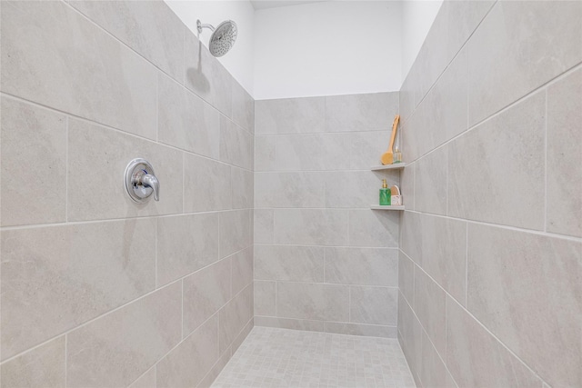 bathroom featuring tiled shower