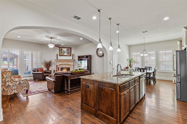 kitchen featuring arched walkways, a sink, visible vents, a ceiling fan, and appliances with stainless steel finishes