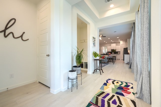 entrance foyer with light wood-style floors, a ceiling fan, baseboards, recessed lighting, and visible vents