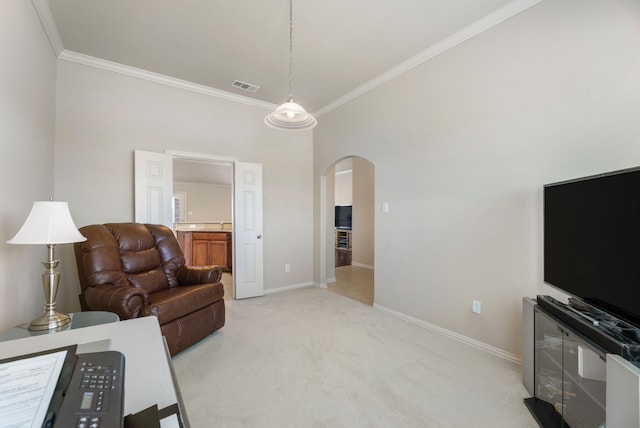 living area featuring arched walkways, visible vents, ornamental molding, and light carpet