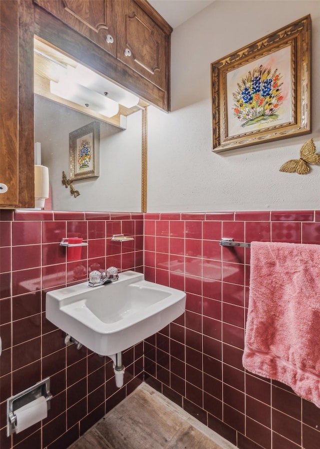 3055 Midway Rd, Grapevine, TX 76092 - bathroom with wainscoting and tile walls