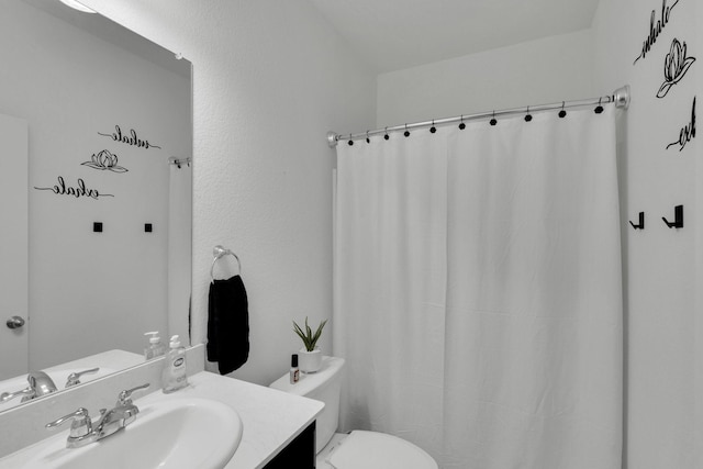 full bathroom with toilet, vanity, and a shower with curtain