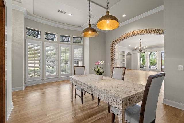 1005 Forest Lake Cir, Mckinney, TX 75072 - dining room with arched walkways, a chandelier, recessed lighting, baseboards, and light wood-style flooring
