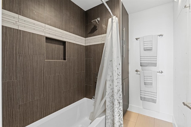 bathroom with shower / bath combo with shower curtain