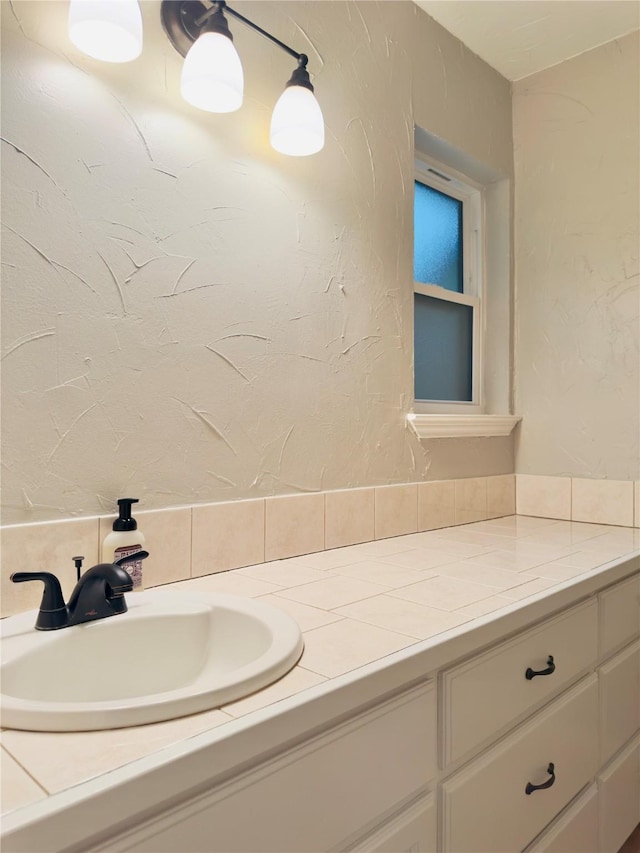 416 Rolling Hills Dr, Aledo, TX 76008 - bathroom with vanity and tasteful backsplash