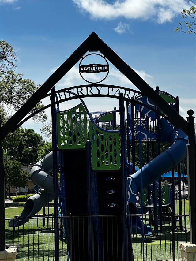 405 Davis St, Weatherford, TX 76086 - view of community jungle gym