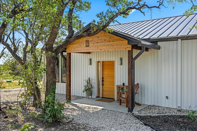 195 Lookout Pt, Stephenville, TX 76401 - entrance to property featuring metal roof
