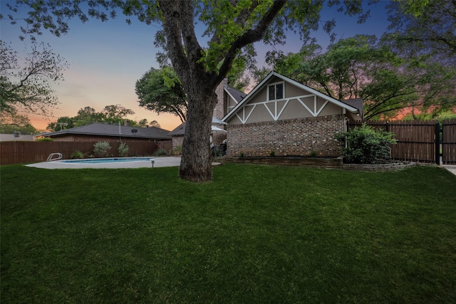 view of yard featuring a fenced backyard