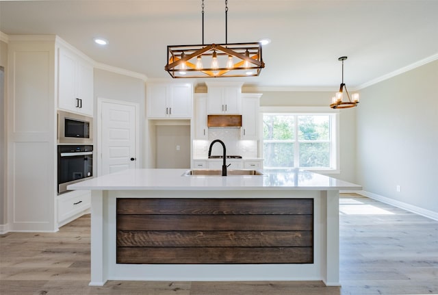 14835 Fallow Ln, Tyler, TX 75706 - kitchen with crown molding, a sink, a chandelier, stainless steel appliances, and light wood-style flooring