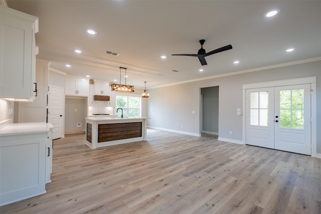 14835 Fallow Ln, Tyler, TX 75706 - kitchen with ceiling fan with notable chandelier, light wood finished floors, baseboards, ornamental molding, and visible vents