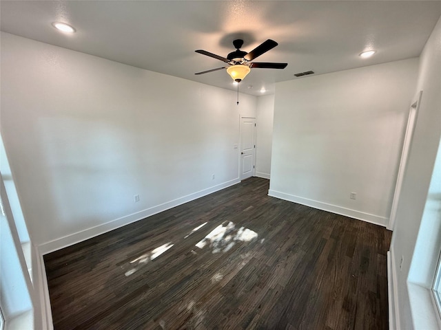 spare room featuring recessed lighting, visible vents, dark wood-style flooring, baseboards, and ceiling fan