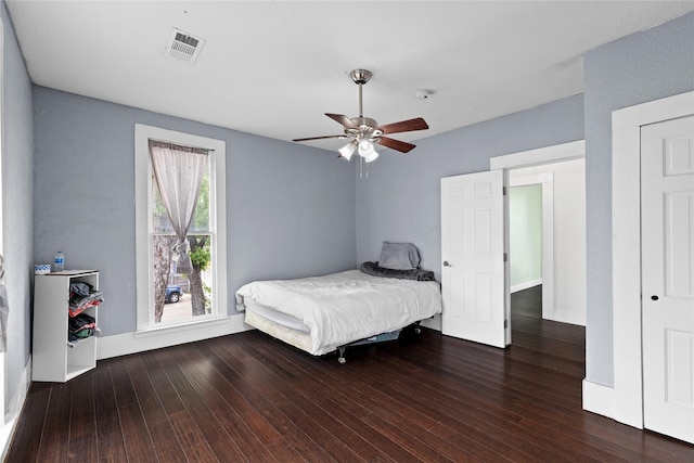 501 N Anglin St, Cleburne, TX 76031 - bedroom with hardwood / wood-style floors, visible vents, and ceiling fan