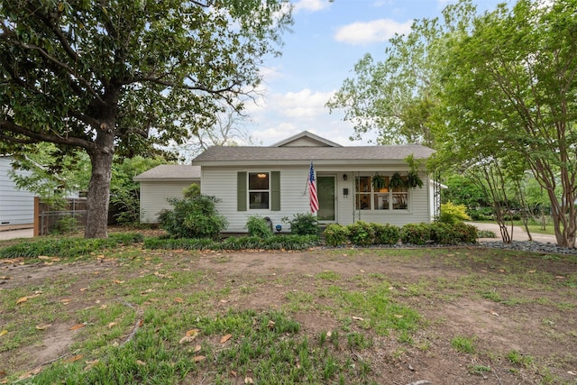 4829 Red Oak Ln, River Oaks, TX 76114 - view of front facade