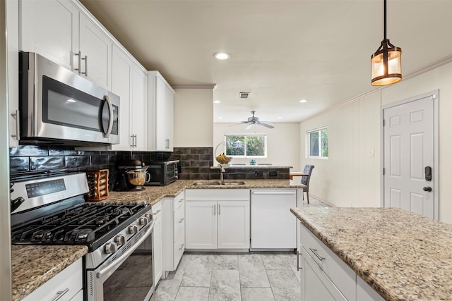 4829 Red Oak Ln, River Oaks, TX 76114 - kitchen featuring a peninsula, tasteful backsplash, visible vents, recessed lighting, and appliances with stainless steel finishes