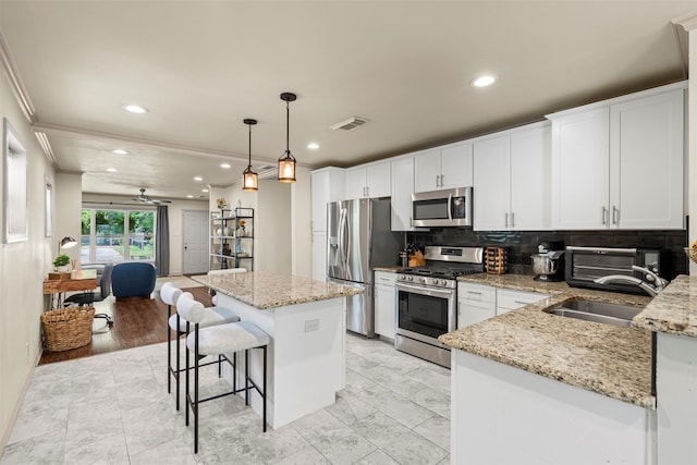 4829 Red Oak Ln, River Oaks, TX 76114 - kitchen featuring a sink, white cabinetry, backsplash, appliances with stainless steel finishes, and ornamental molding