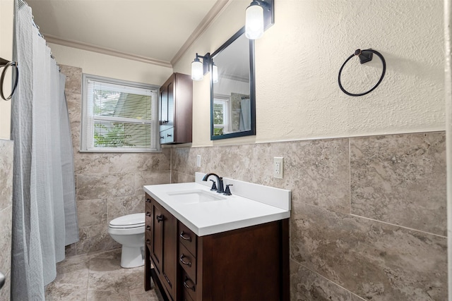 4829 Red Oak Ln, River Oaks, TX 76114 - full bath featuring vanity, tile walls, a wainscoted wall, toilet, and ornamental molding