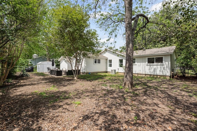 4829 Red Oak Ln, River Oaks, TX 76114 - full bathroom with crown molding, vanity, tile walls, a wainscoted wall, and toilet