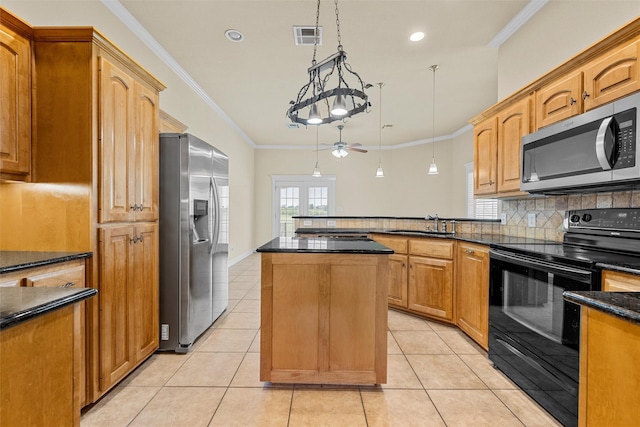 110 Bob White Cir, Lorena, TX 76655 - kitchen featuring stainless steel appliances, tasteful backsplash, a ceiling fan, ornamental molding, and hanging light fixtures