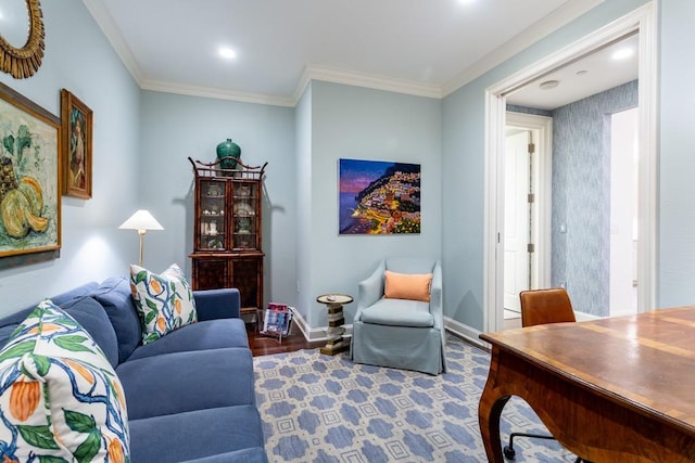 living room with recessed lighting, wood finished floors, baseboards, and ornamental molding