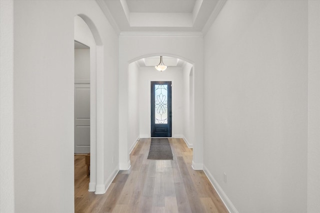 1503 Evening Primrose Dr, Mansfield, TX 76063 - foyer featuring arched walkways, wood finished floors, baseboards, and a raised ceiling