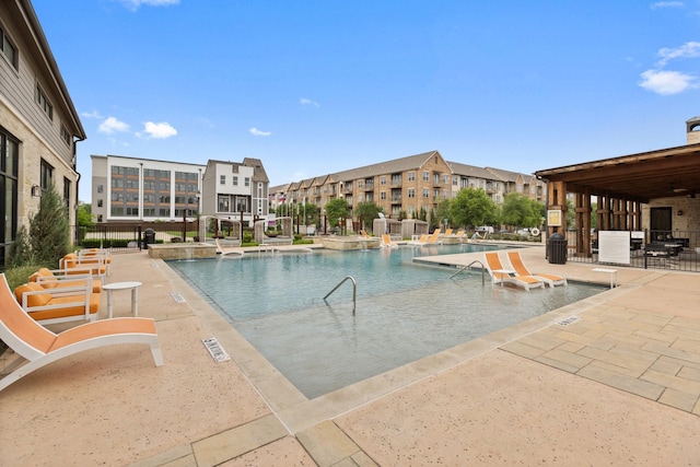 2635 Carmelita St, Dallas, TX 75212 - community pool with a patio area