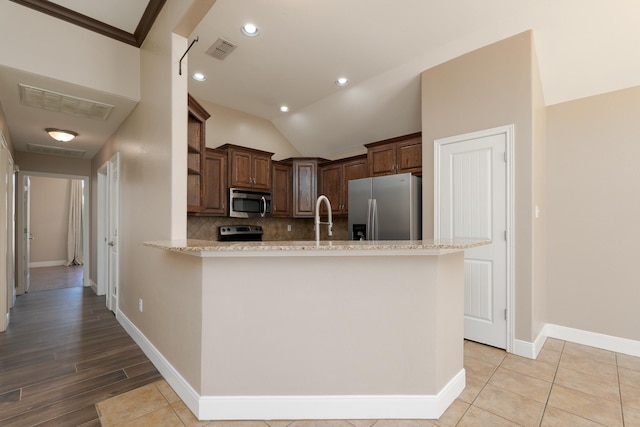kitchen with visible vents, a sink, backsplash, and appliances with stainless steel finishes