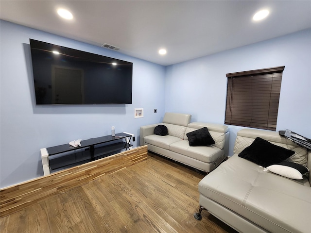 3123 Kellogg Ave, Dallas, TX 75216 - living area featuring wood finished floors, visible vents, and recessed lighting