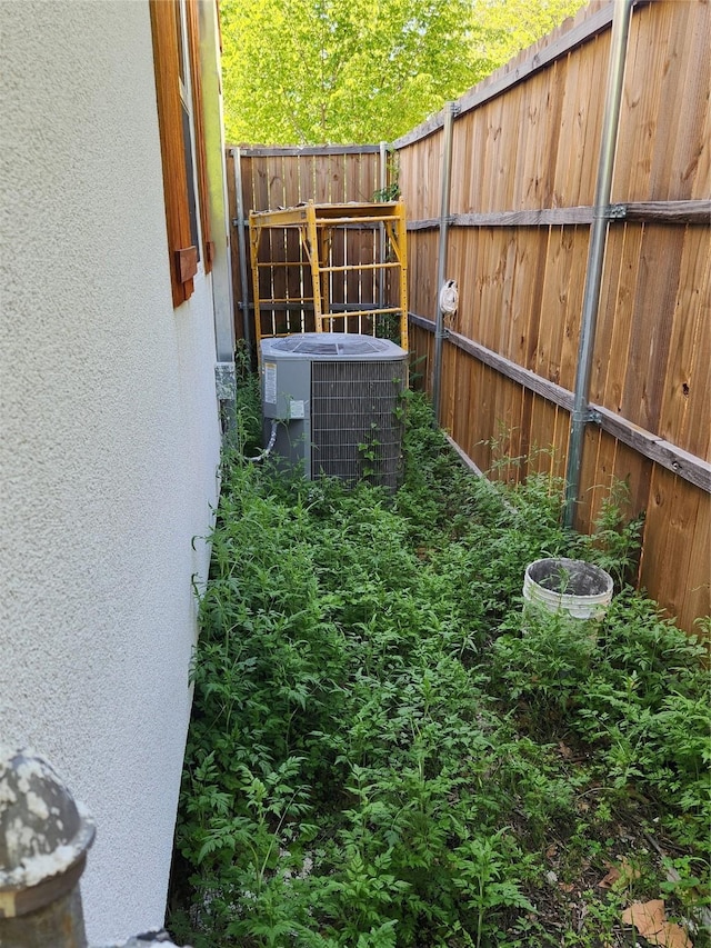 3123 Kellogg Ave, Dallas, TX 75216 - exterior space with central air condition unit and fence