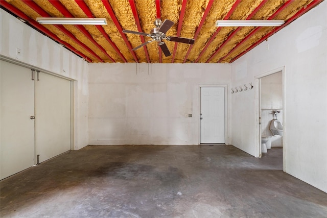 garage featuring ceiling fan