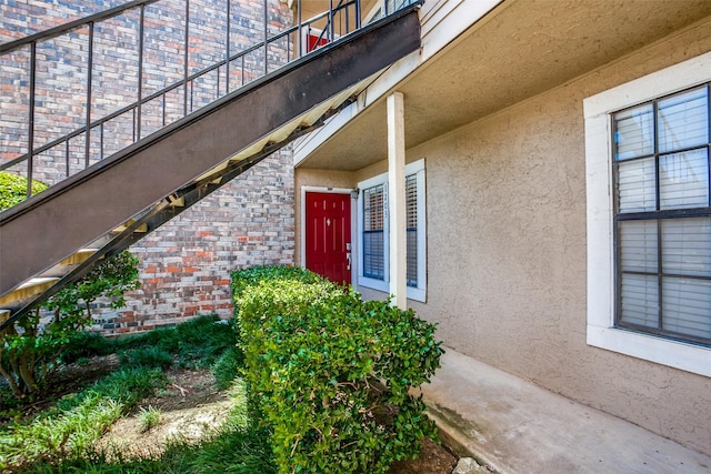 view of exterior entry featuring stucco siding