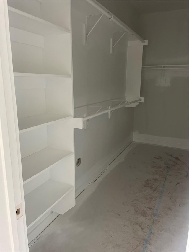 2510 Oxford Ave, Fort Worth, TX 76106 - view of spacious closet