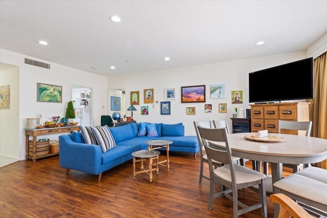 4924 Cobbs Dr Unit 3D, Waco, TX 76710 - living room with visible vents, wood finished floors, and recessed lighting