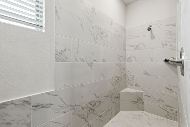 full bathroom featuring a tile shower