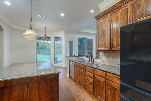 kitchen with arched walkways, tasteful backsplash, visible vents, wood finished floors, and appliances with stainless steel finishes
