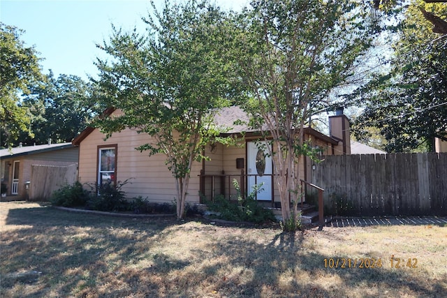 view of front of property with fence