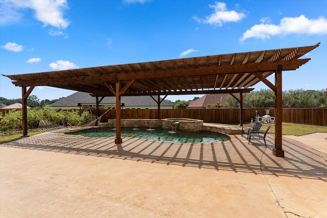 view of patio featuring fence, a pool with connected hot tub, and a pergola