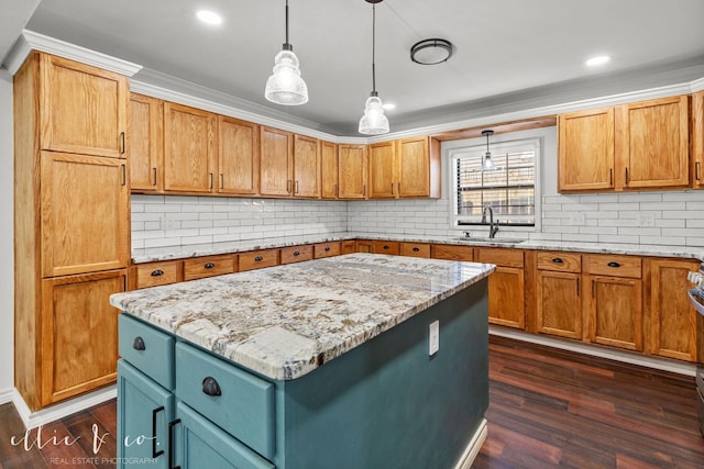 kitchen featuring a sink, decorative light fixtures, dark wood finished floors, backsplash, and a kitchen island