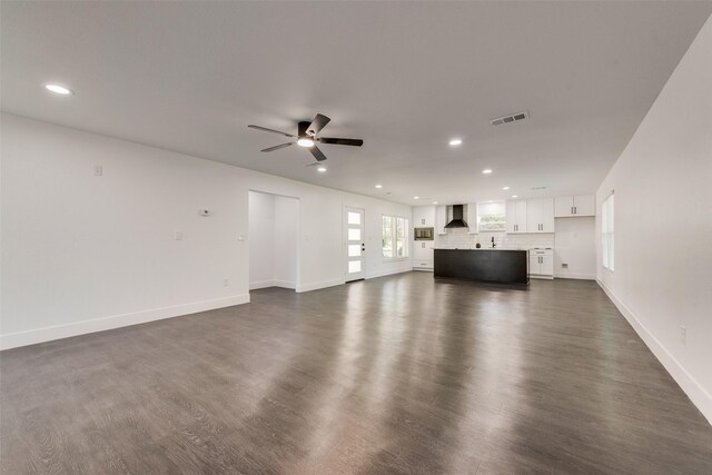 unfurnished living room featuring ceiling fan, baseboards, dark wood-type flooring, visible vents, and recessed lighting