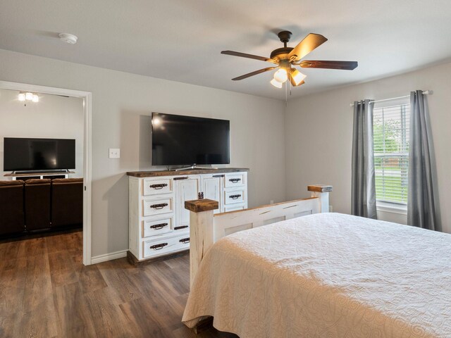 bedroom featuring baseboards, dark wood-style floors, and ceiling fan