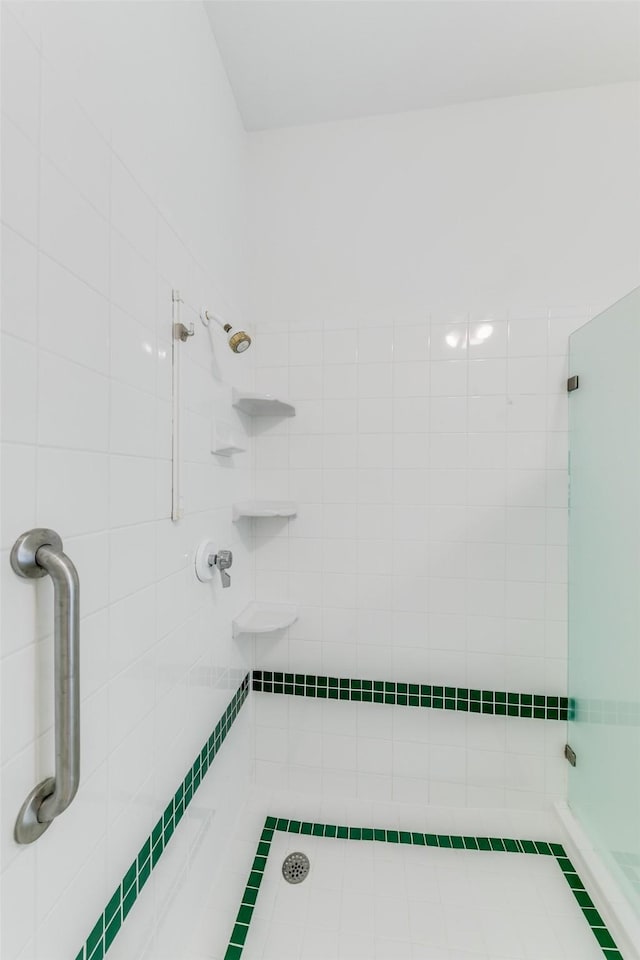 bathroom with a tile shower
