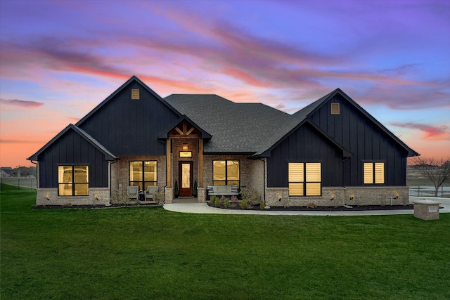 modern inspired farmhouse featuring board and batten siding, a front lawn, and covered porch