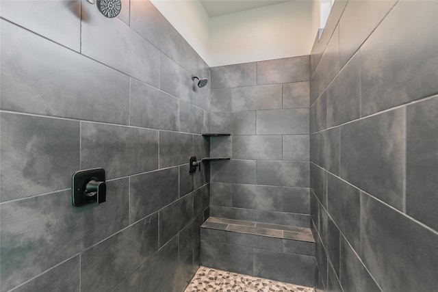 full bathroom featuring a tile shower
