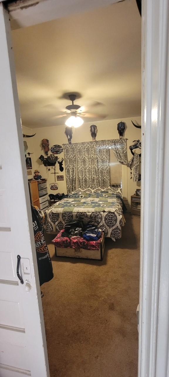 carpeted bedroom featuring a ceiling fan