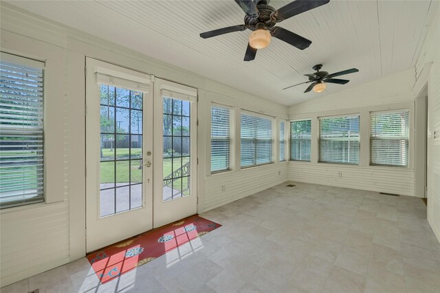 corridor with wood finished floors, a chandelier, a wealth of natural light, baseboards, and visible vents