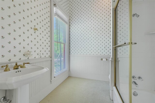 unfurnished room with wallpapered walls, carpet floors, and ceiling fan