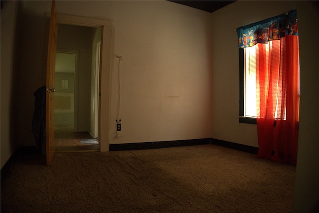 1530 Southerland Ave, Dallas, TX 75203 - empty room featuring carpet floors